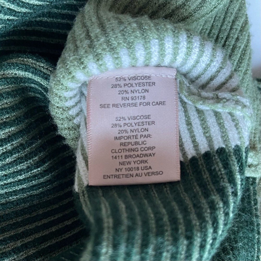 Philosophy Cropped Sweater - Republic Clothing - Size Medium - Picture 11 of 12